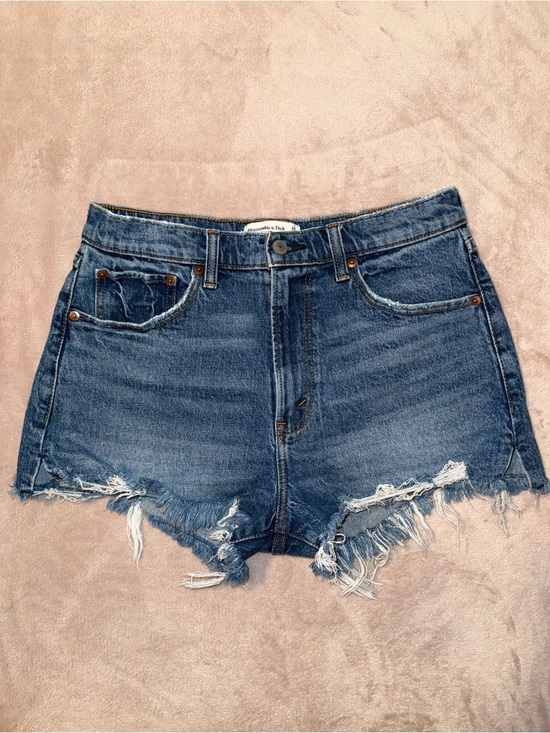Pants - Abercrombie & fitch the mom high rise distressed short size 28